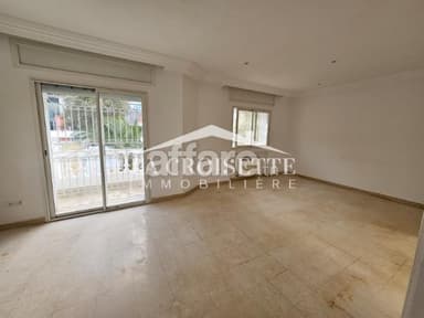 Duplex s+5 à usage bureautiqueau Lac2 ZBL0527