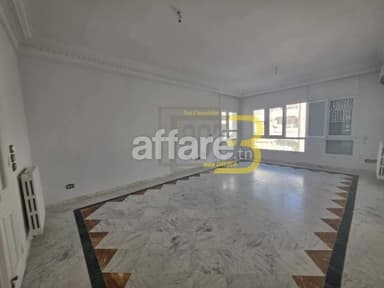 À louer Appartement S+3 Cité Ennasr pres du kiosque Total