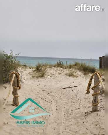 أراضي على  شاطئ حمام الغزاز