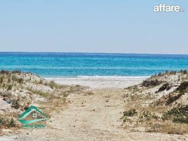  أرض 243 م² على شاطئ الزهراء حمام الغزاز 