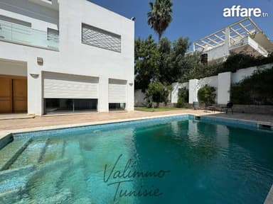 A Louer Une Villa S+5 avec piscine à Menzah 1