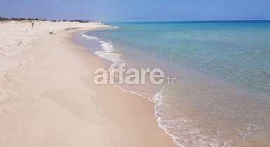 Maamoura Plage vend 1000 m² pieds dans l'eau