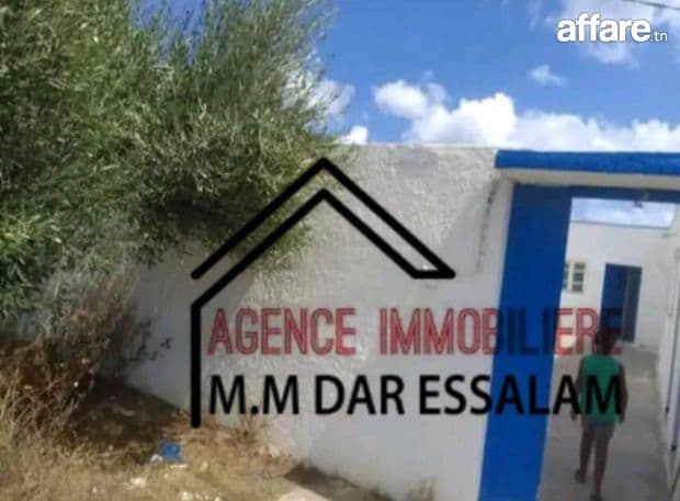 maison sur la route principal