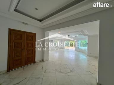 Villa s+6 avec piscine couverte à L'aouina ZVL1704
