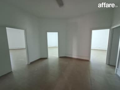 À louer bureau 200 m² au 2ᵉ étage dans la zone industrielle 