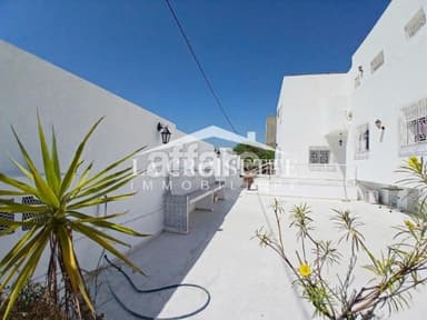Rez-de-chaussée de villa S+3 à La Marsa MRCL0355