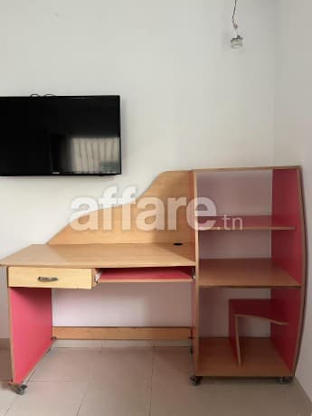 Bureau rose + une vailleuse