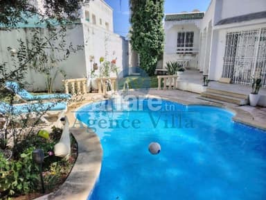 A louer une villa plain pied avec piscine à la Soukra