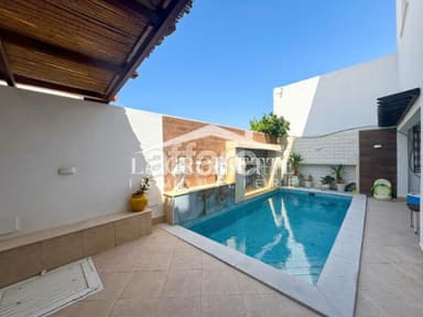 Villa plain-pied S+4 semi-meublée à La Marsa MVL0516