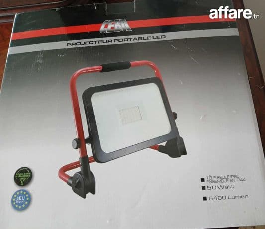 projecteur LED 5400 lm professionnel neuf.