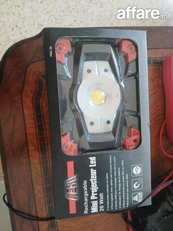 Projecteur portatif, rechargeable, 1800 lm, antichoc