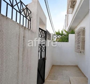 À vendre Duplex S+4 sur un terrain de 148 m² à Cité Ennasim