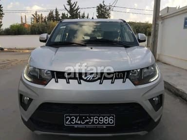 MAHINDRA K 8 KUV 100 PREMIÈRE MAIN