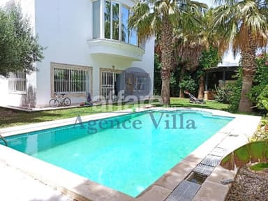 A louer ne villa s+4 avec piscine à Gammarth