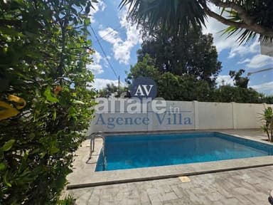 A louer une villa s+5 avec piscine à Carthage Salambo