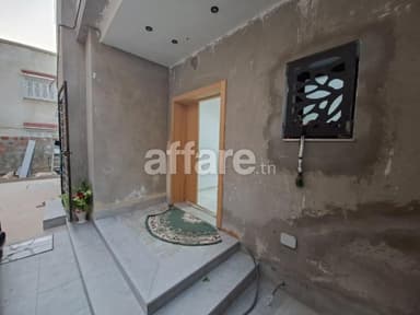 Villa moderne S+4 avec jardin et garage à El Mourouj 5