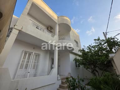 À vendre villa indépendante S+6 avec jardin et parking à El