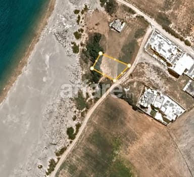 Terrain de 700 m² face à la mer à vendre à El Haouaria