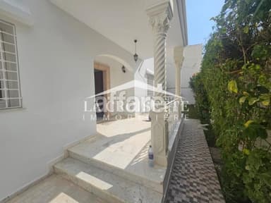 Villa S+4 à La Soukra MVL1005