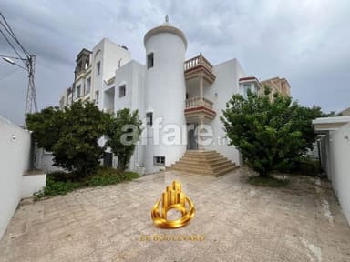 A Louer Villa S+5 Avec Jardin à Cité El Riadh Nabeul