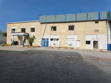 À vendre ensemble industriel de 7 050 m² dont 5 000 m² bâtis