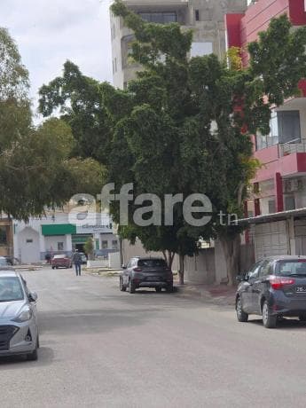 UN BEAU TERRAIN DE 740 m² A khezama Est