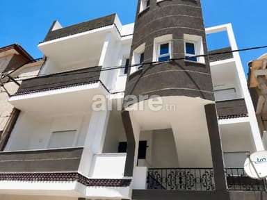 À vendre maison R+2 avec deux entrées indépendantes à El Mou