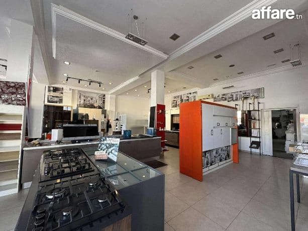  LA SOUKRA : FONDS DE COMMERCE – SHOWROOM À VENDRE