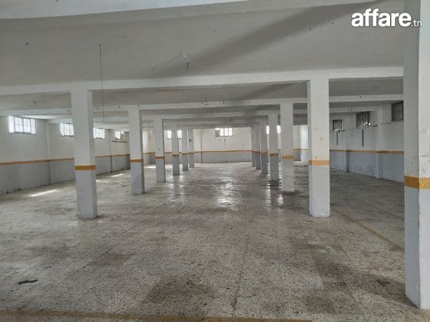 À LOUER | Garage/Dépôt  situé au centre-ville de Soliman