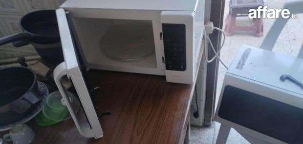 Micro ondes Whirlpool comme neuf 