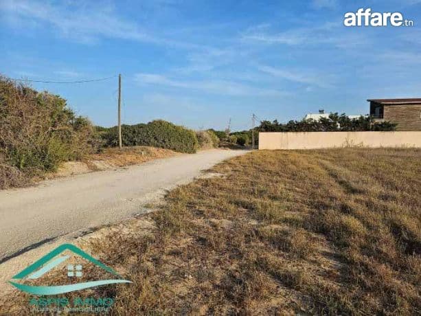 أراضي سكنية في حمام الغزاز على المركز الثاني من الشاطئ