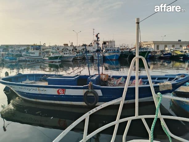 Bateau de pêche avec permis