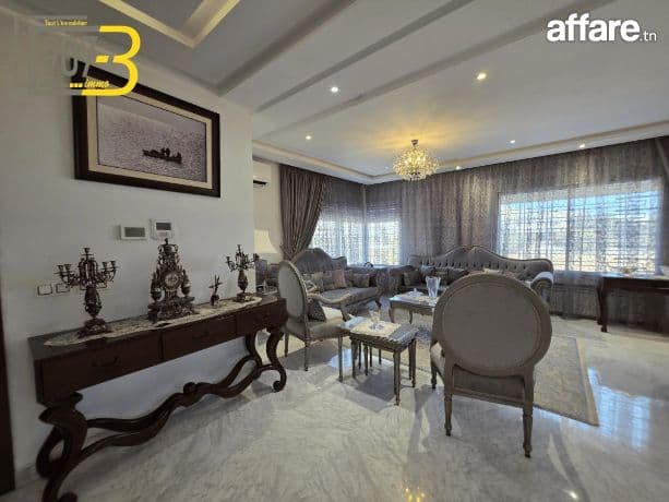 À Louer — Villa S+4 avec Piscine Intérieure à El Menzah 9