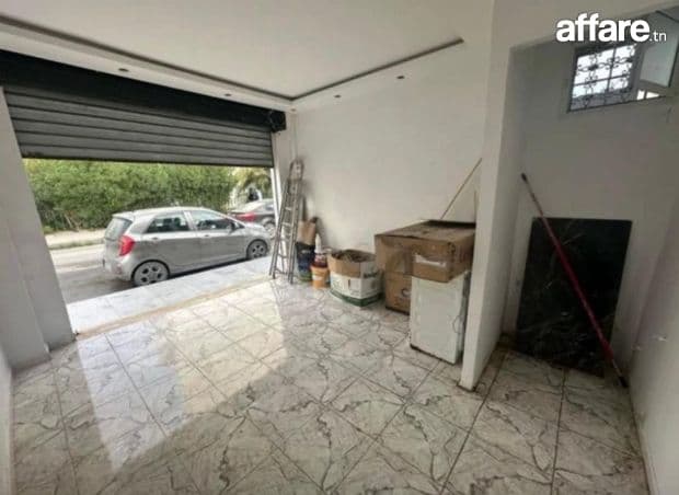  CITÉ OLYMPIQUE : PAS DE PORTE D’UN LOCAL COMMERCIAL A VENDR