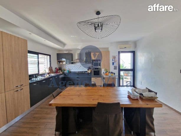 une villa s3 à gammarth avec piscine