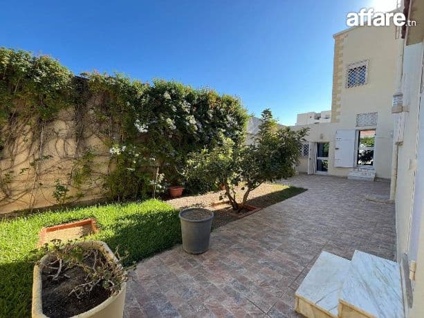 RIADH EL ANDALOUS: UNE  MANIGFIQUE VILLA S+5 À VENDRE