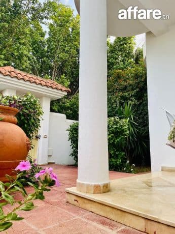 ENNASR 2 : UNE VILLA S+3 RICHEMENT MEUBLÉE A LOUER