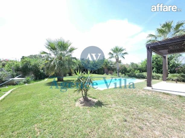 une villa s4 à gammarth avec un grand jardin 