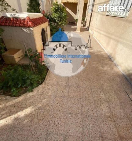 À louer à l’année – Rez-de-chaussée  S2 de villa avec jardin