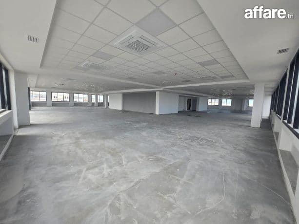 Super open space 1220 m² ths au pole la Gazelle