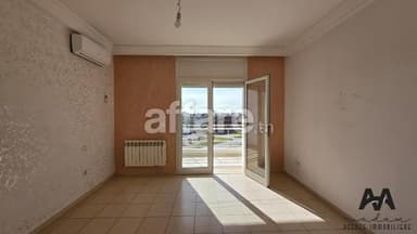 À louer à l année appartement s3 mrezga