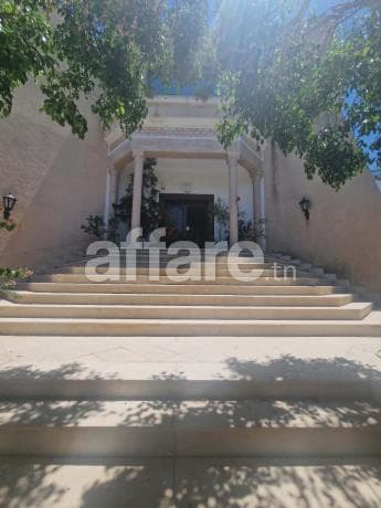 À VENDRE Superbe villa à Cité Ennasr
