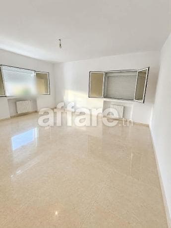ENNASR 2 à louer Étage de Villa S+4