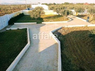 للبيع في الحمامات الجنوبية قطعة أرض مسيجة 2100 م2