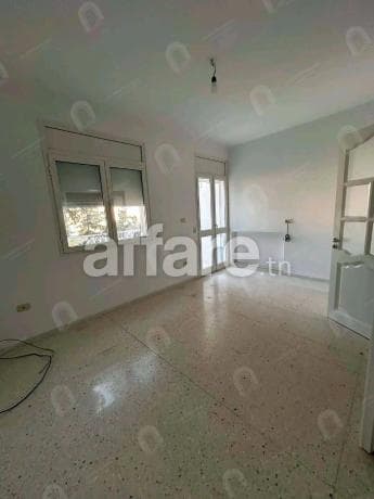 A louer un étage de villa S+2 a cité fattouma