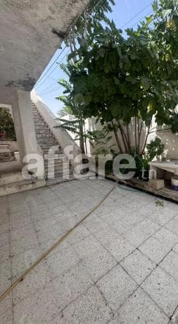 A vendre une villa d angle sur deux niveau