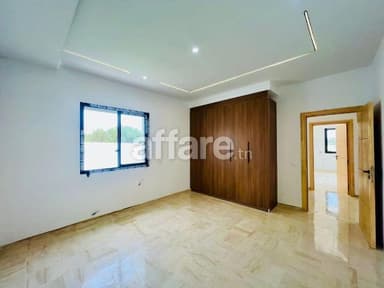 V600 Villa YANIS