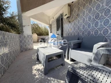 Appartement S+3 meublé situé au rez-de-chaussée à Khzema