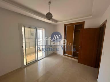 A louer un étage de villa s+4 à la Marsa