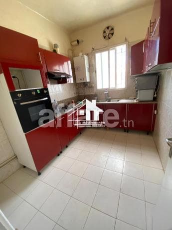 À louer étage de villa s+3 à bayrem etounssi